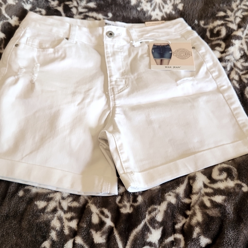 NWT WHITE DENIUM SHORTS - Picture 2 of 9